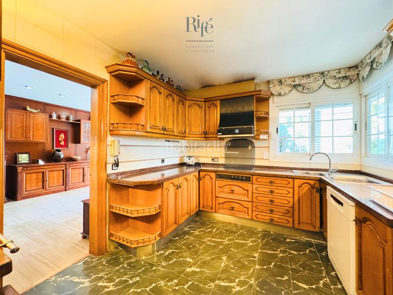 Foto 461896ff-93df-4e18-a426-8352225eb6af. Chalet avec cheminée chauffage parking piscine dans Pallejà