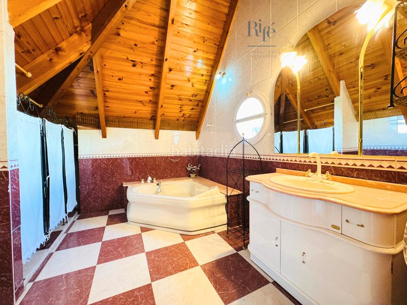 Foto 7658fff8-45bb-472d-b21d-8071abe08a91. Chalet avec cheminée chauffage parking piscine dans Pallejà