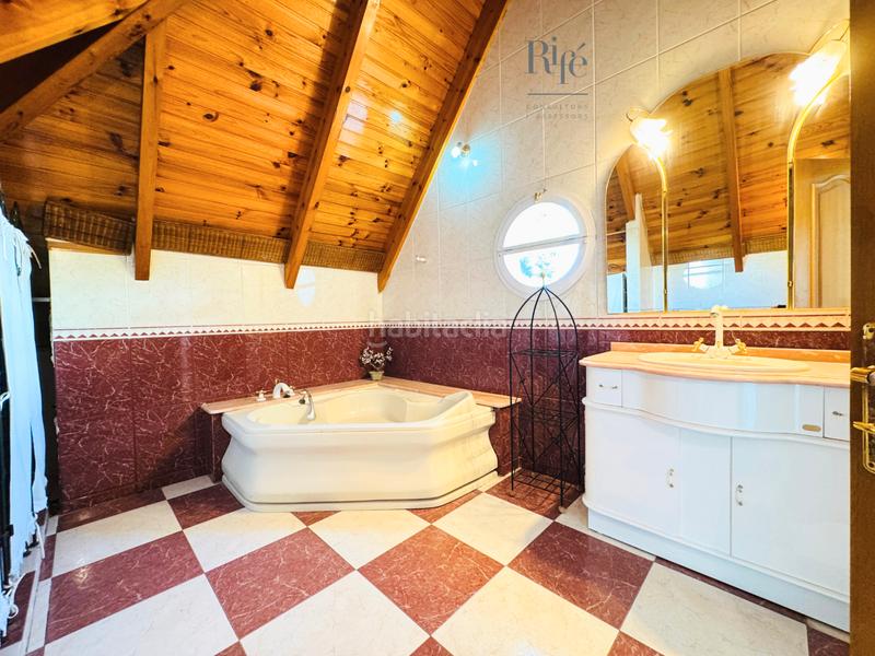 Foto 7fa6c622-e517-43ea-affc-5b63a4aaced9. Chalet avec cheminée chauffage parking piscine dans Pallejà