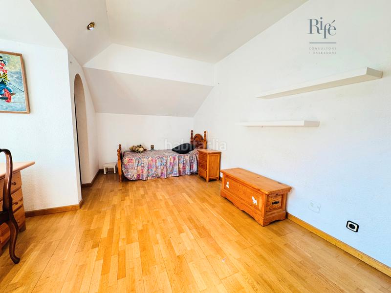 Foto 877c53c4-eba0-4d17-ba63-00ac215bdd92. Chalet avec cheminée chauffage parking piscine dans Pallejà