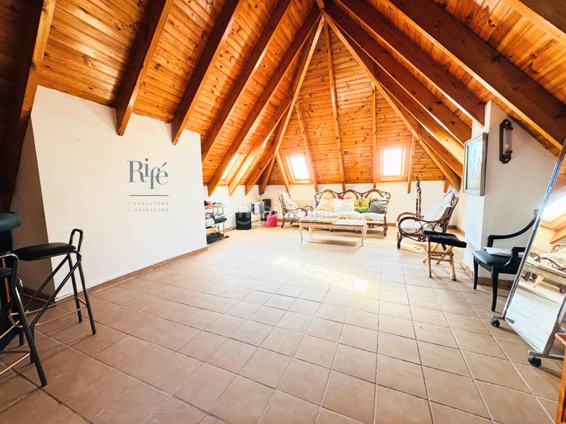 Foto 9d6b4b0a-c7e3-42d7-b12a-a3e2bd1cbdba. Chalet avec cheminée chauffage parking piscine dans Pallejà