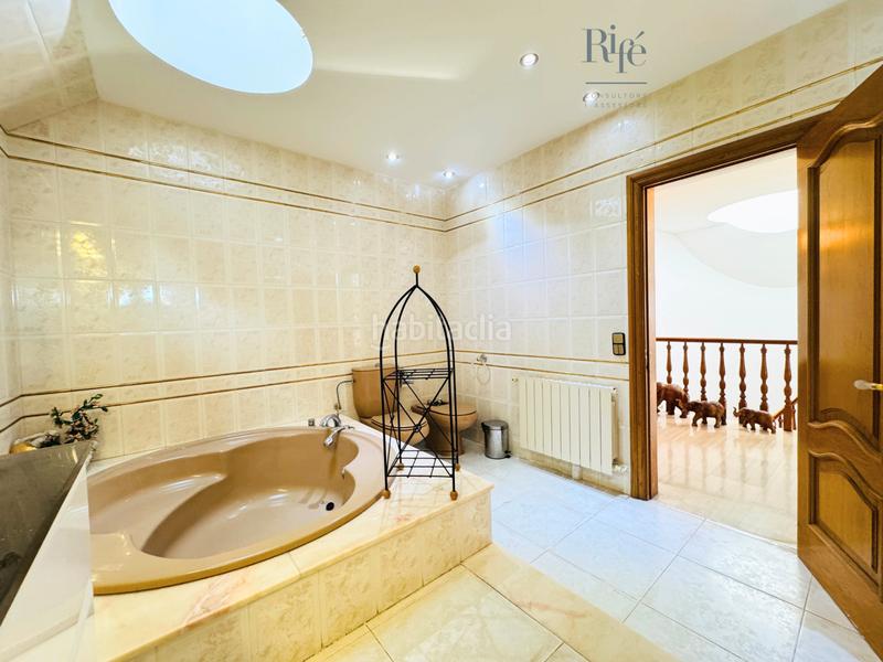 Foto a8426171-1adf-4a5c-b8da-98a9fc4734a0. Chalet avec cheminée chauffage parking piscine dans Pallejà