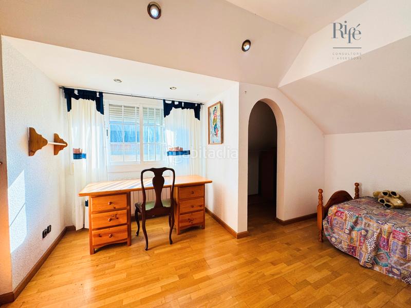 Foto c7c7b1ed-ffe2-48e2-8ef8-4a5702e661f3. Chalet avec cheminée chauffage parking piscine dans Pallejà