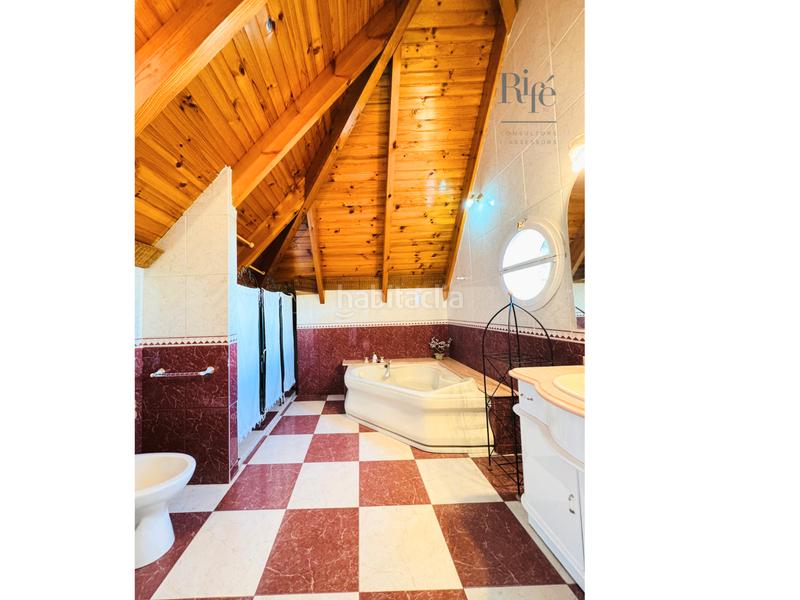 Foto d4563b4c-9926-444d-a23c-2ebae04d24bf. Chalet avec cheminée chauffage parking piscine dans Pallejà