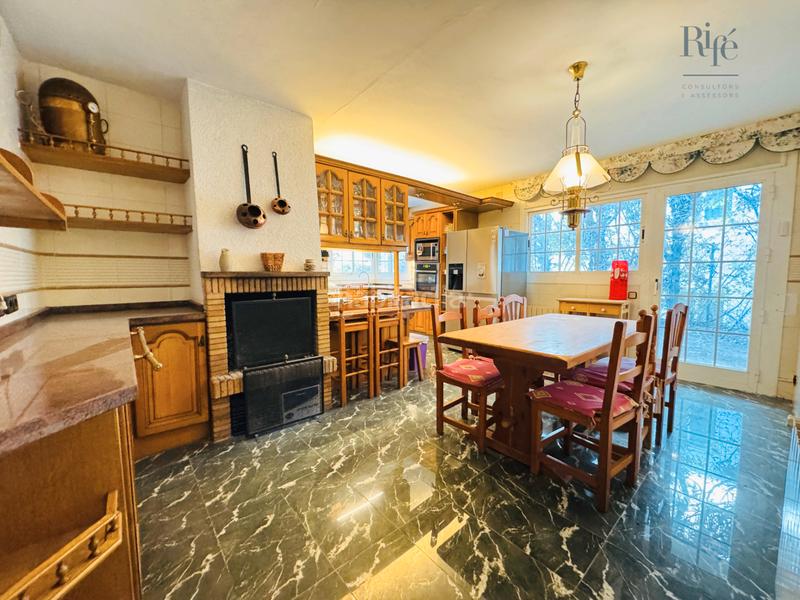 Foto e6a0d8e6-954a-4425-8d15-ac6053255c44. Chalet avec cheminée chauffage parking piscine dans Pallejà