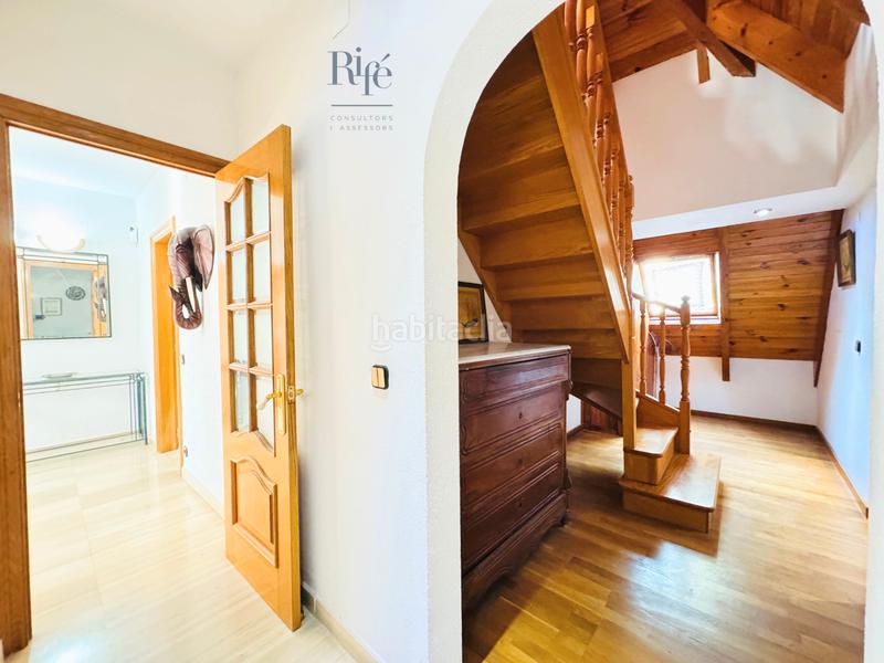 Foto f6a9a259-143d-411b-9aeb-2f5960db7701. Chalet avec cheminée chauffage parking piscine dans Pallejà