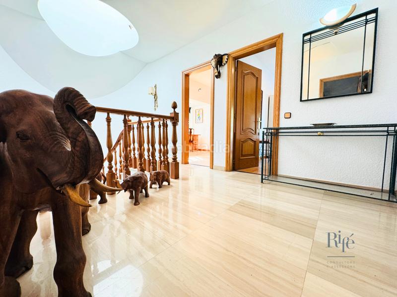 Foto f9f63549-f2e4-40cb-8ea9-7f9e39d1a235. Chalet avec cheminée chauffage parking piscine dans Pallejà