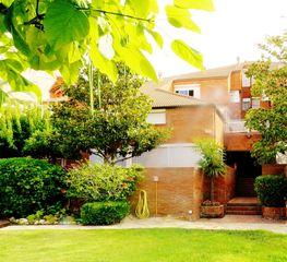 Towny house in La Miranda-Can Candeler. Casa adosada en el centro