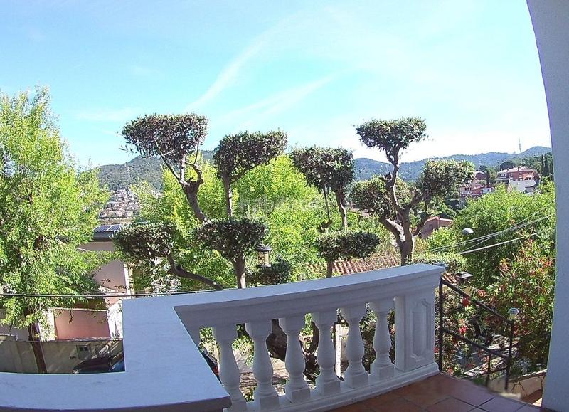 Foto 8a8d5465-f7df-4f20-82ab-2d536b75f79b. Casa  a 4 vientos con garaje, piscina y jardin en Sant Just Desvern