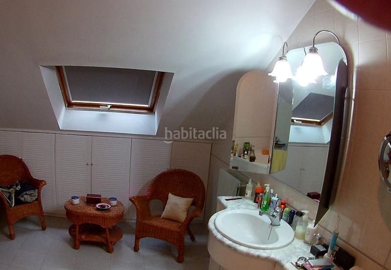 Foto f5084fff-0c7f-4330-b9a8-03eb4edd8924. Casa  a 4 vientos con garaje, piscina y jardin en Sant Just Desvern