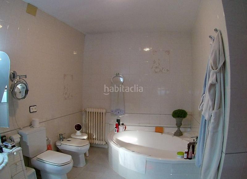 Foto fe6cdcf9-f1a9-47dc-87ff-cc5edd4b2209. Casa  a 4 vientos con garaje, piscina y jardin en Sant Just Desvern