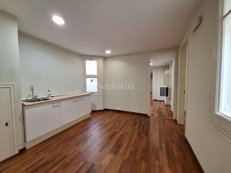 Foto 280e19da-c7ad-4313-9cd2-2e2b1c697b2b. Alquiler local comercial despacho profesional en paseo de gracia en Barcelona