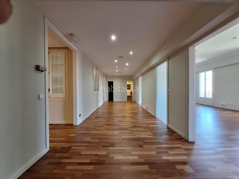 Foto 5d6bc6d4-9a36-403b-84d6-fea82859917a. Alquiler local comercial despacho profesional en paseo de gracia en Barcelona