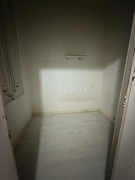 Foto 2a837cf7-db38-495e-af14-f697cb9ac806. Piso  alto con gran terraza a reformar en gracia en Barcelona
