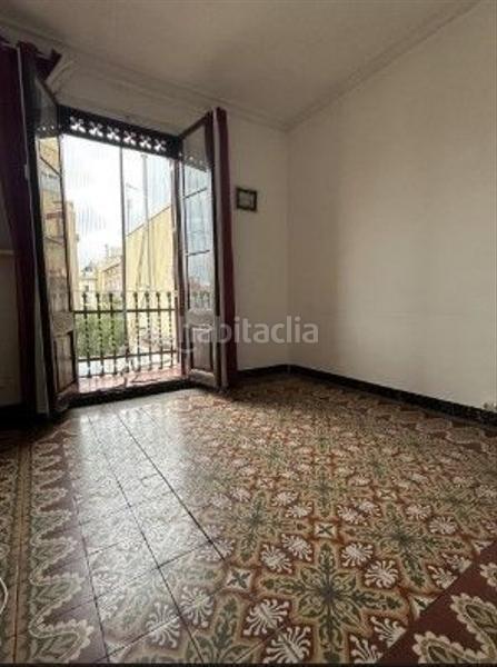 Foto acdb4232-9c24-4705-b338-b198edd3ab7d. Piso  alto con gran terraza a reformar en gracia en Barcelona