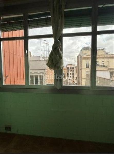 Foto ad2cadf5-42a6-49ca-bd22-938ceeafaf64. Piso  alto con gran terraza a reformar en gracia en Barcelona