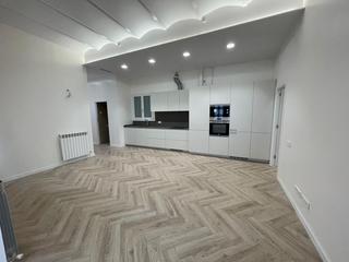 Apartamento  Via laietana. Piso reformado con ascensor
