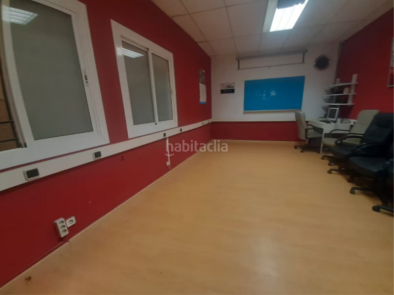Foto 164ee397-0c07-4c5a-9f53-2bb53f4576e8. Local comercial  con posibilidad de cambio de uso en Badalona