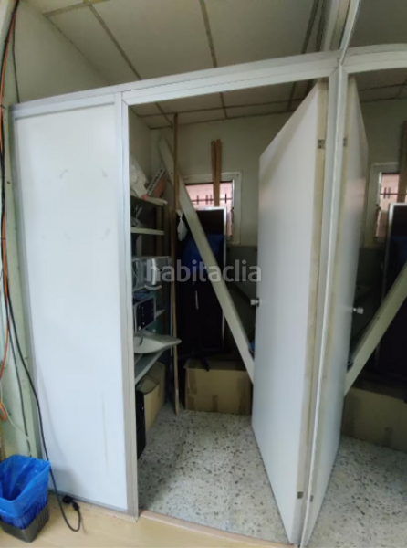 Foto 857f21a4-b228-4b96-89c7-51ae71bec3cc. Local comercial  con posibilidad de cambio de uso en Badalona