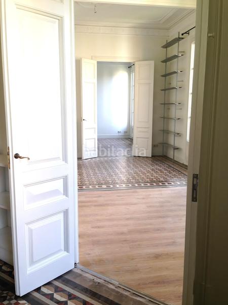 Foto 98df05fd-8e62-41c5-8885-a5c674f2ab05. Piso un hogar con encanto ausias marcbruc junto casa burés en Barcelona