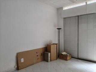 Local commercial à El Pla. Local dúplex en venta con proyecto de cambio de uso