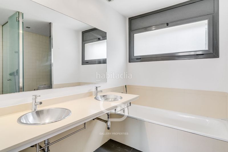 Foto cb6b34cf-0cee-445c-8749-4be15c371e35. Casa adossada amb calefacció aparcament piscina a Alella