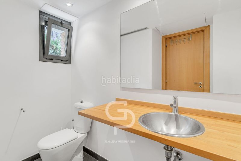 Foto 4b31fe63-0ab9-4d4b-b6a6-9cc7566e6fee. Casa adossada amb aparcament piscina a Alella