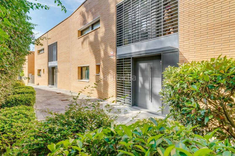 Foto 85fbcb0a-21d3-45cd-8d3b-13db2be1f7c8. Casa adossada amb aparcament piscina a Alella