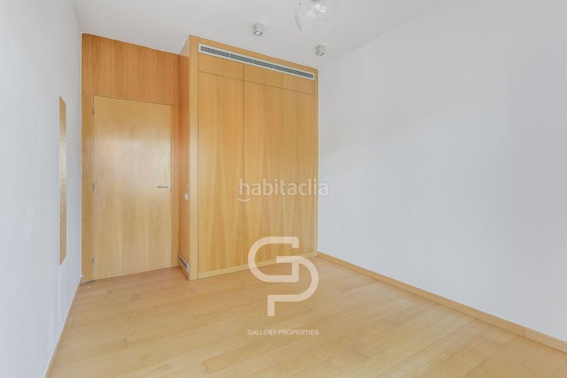 Foto bd42219a-cbfd-4f94-acfb-cb2fd85d88a7. Casa adossada amb aparcament piscina a Alella