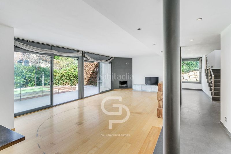 Foto c7b95612-d8eb-419e-a1ae-bdf7ad9c2e03. Casa adossada amb aparcament piscina a Alella