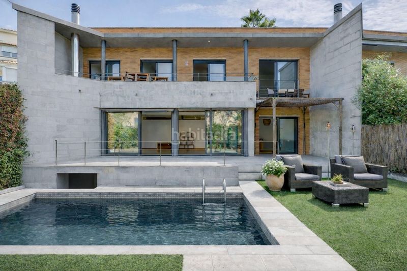 Foto d1d981db-d2fb-4c64-a548-7c9ff383f036. Casa adossada amb aparcament piscina a Alella