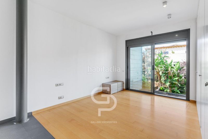 Foto d8988bfa-dc84-43e7-b455-d011692bd4eb. Casa adossada amb aparcament piscina a Alella