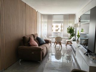 Flat in La Salut. Piso alto con vistas despejadas y ascensor