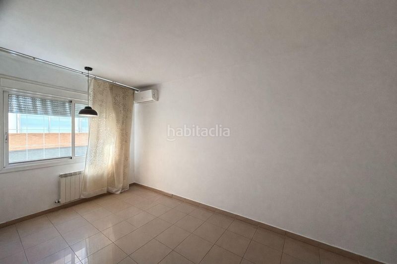Foto c09eae9a-3dd3-4590-a2f0-a4cd61d9c43c. Pis a Sants Barcelona