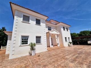 Casa  Carrer de la salvia. Fantastico chalet independiente de estilo arquitectonico  ingls