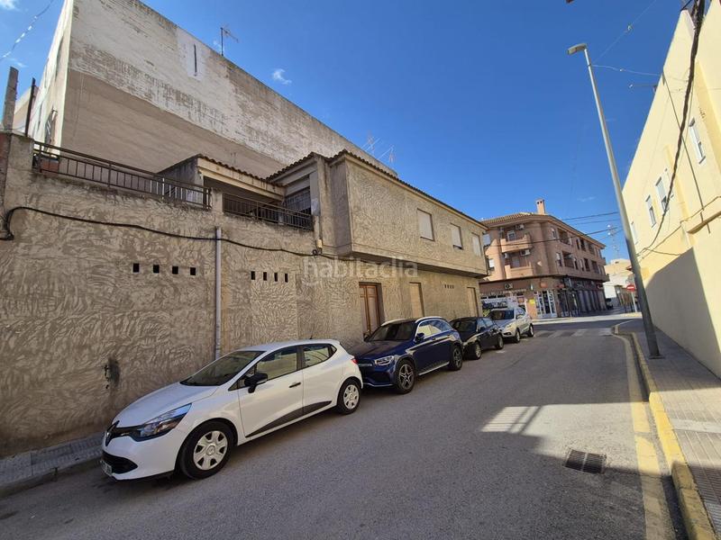 Foto d3262887-8113-49ca-a2c7-ae156d0ba1e0. Edificio en Catral