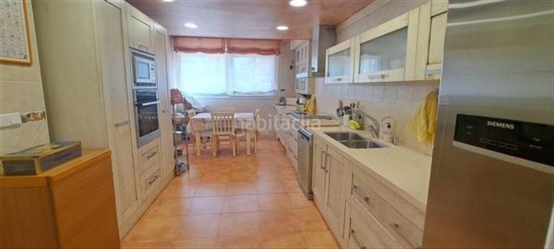 Foto 346d8f8f-cbd8-4147-98e1-a20fbd73a059. Casa amb aparcament piscina a Alicante golf Alicante