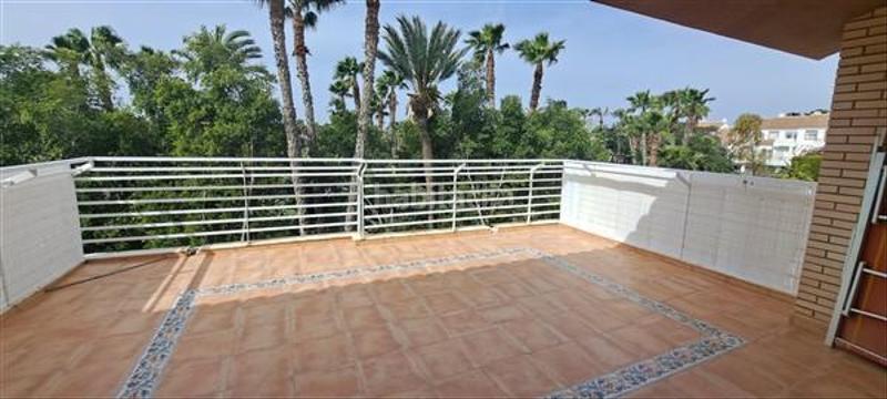 Foto 8974ce49-1e5a-4682-867a-2963321b01fe. Casa amb aparcament piscina a Alicante golf Alicante