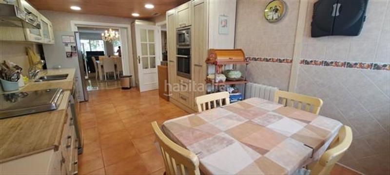 Foto f52b7204-6813-41d0-81a9-cd0cb55b07a0. Casa amb aparcament piscina a Alicante golf Alicante