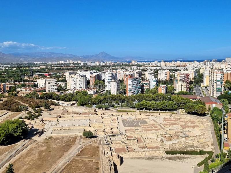 Foto 5306cf38-717b-45f0-97aa-27e41c662397. Appartamento con parcheggio in Albufereta Alicante