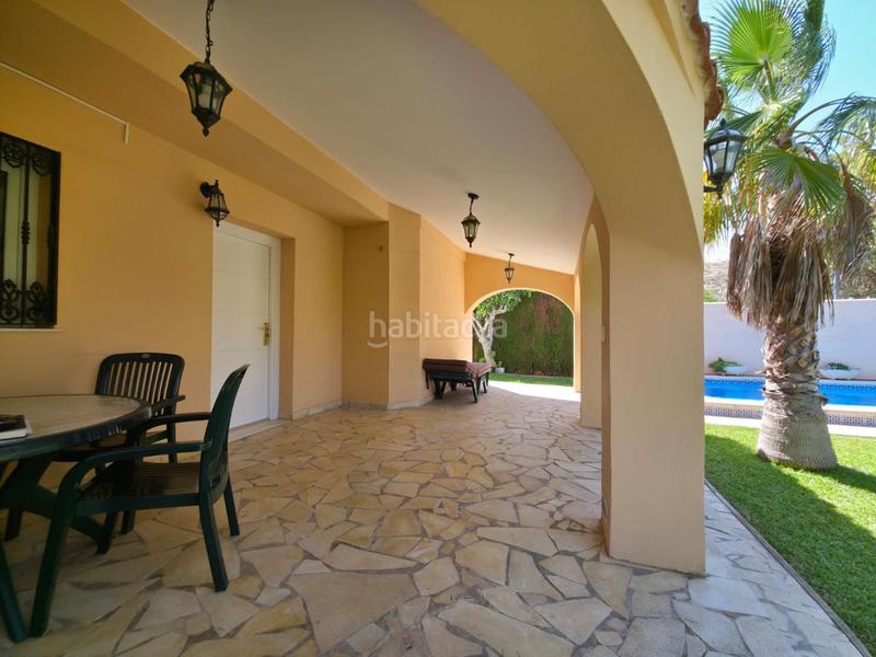 Foto 5757ff9e-1542-44ab-88bf-2a723f3f5a72. Casa con parcheggio piscina in Pueblo Español-Coveta Fumá Campello (el)