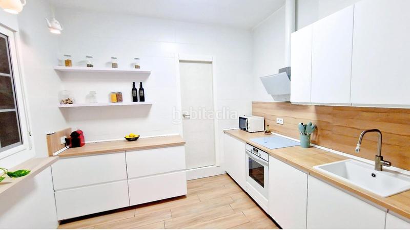 Foto 637763f0-b5ec-43d0-b799-f6e72e644c10. Casa con parcheggio in Benalúa Alicante