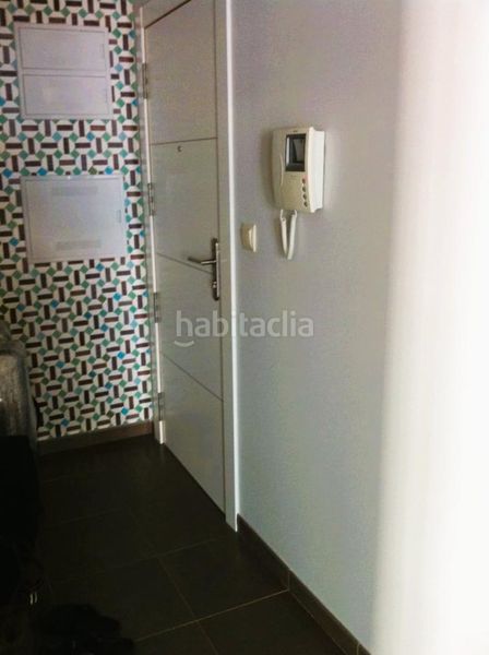 Foto dfc19a8f-fcf4-49ba-8f06-b3bc097c1b58. Pis a Campello Playa Campello (el)