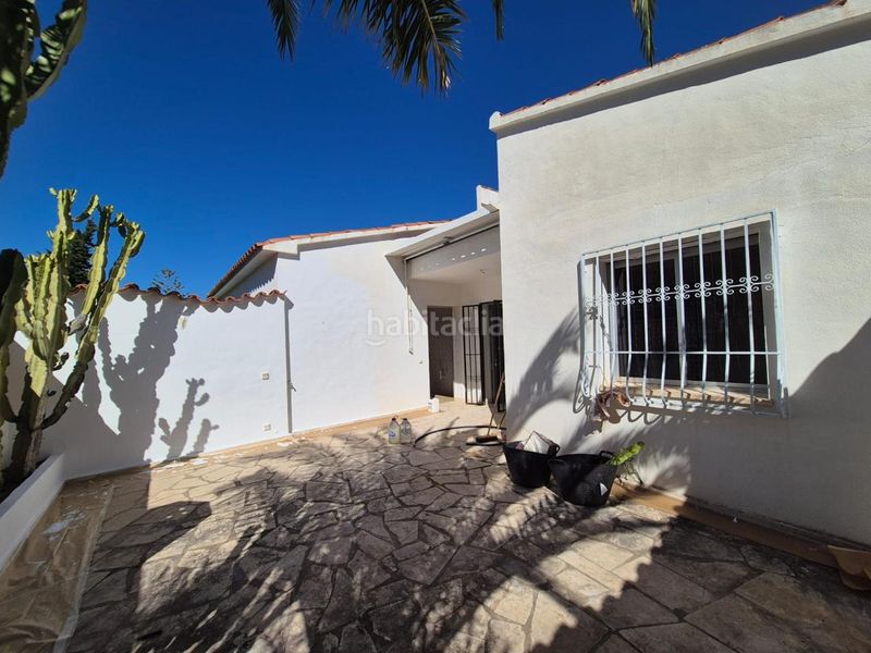Foto 0e1d6b9b-8446-4882-8eb3-5b6c64017c24. Casa amb aparcament a Coloma Nucia (la)