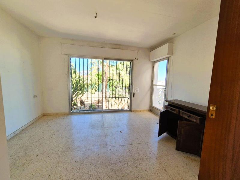 Foto fa0dcd9a-1c12-4d3d-98b1-e1fe6bf10be8. Casa amb aparcament a Coloma Nucia (la)