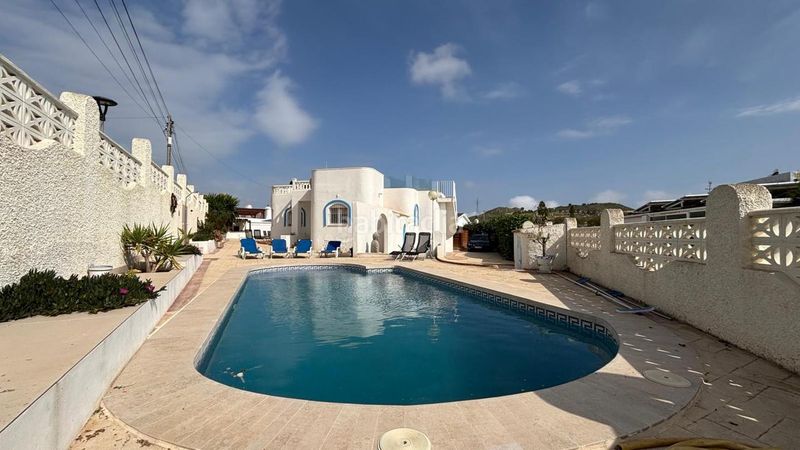 Foto ef6b5175-5d80-48c2-9577-0f5fedb82b0f. Casa amb aparcament piscina a Busot