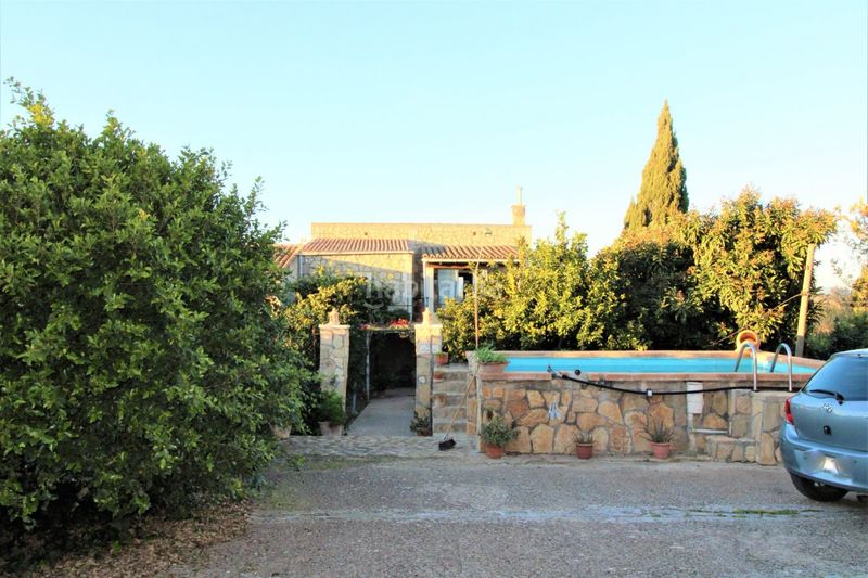 Foto ec1a575e-4d32-42f8-a297-1235084a4f57. Masia amb piscina a Llubí