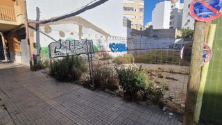 Terreno residencial  Carrer carrer adrià ferran. Solar urbano con proyecto