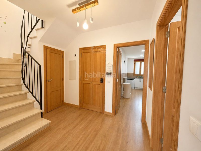 Foto a891ed48-3d67-4281-a13e-7fd6dbdd4533. Casa adossada amb aparcament a Sencelles