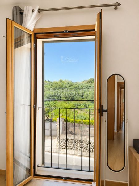 Foto c127725b-9846-4f43-8cb3-3344c8389ed3. Casa adossada amb aparcament a Sencelles